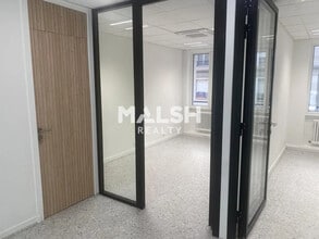 Office in Lyon for lease Interior Photo- Image 2 of 9