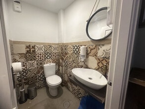 Retail in Madrid, Madrid for lease Interior Photo- Image 2 of 2