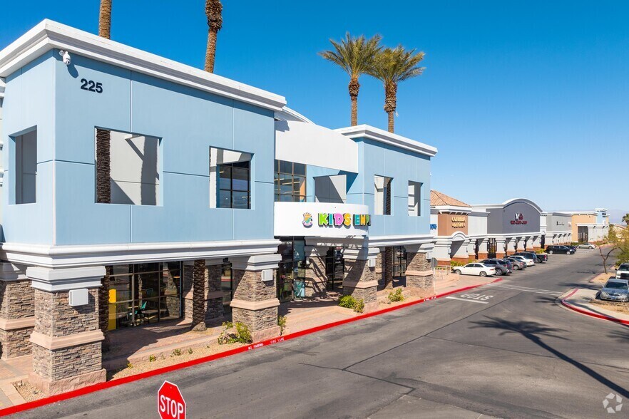 205-245 Stephanie St, Henderson, NV à louer - Photo du bâtiment - Image 1 de 12