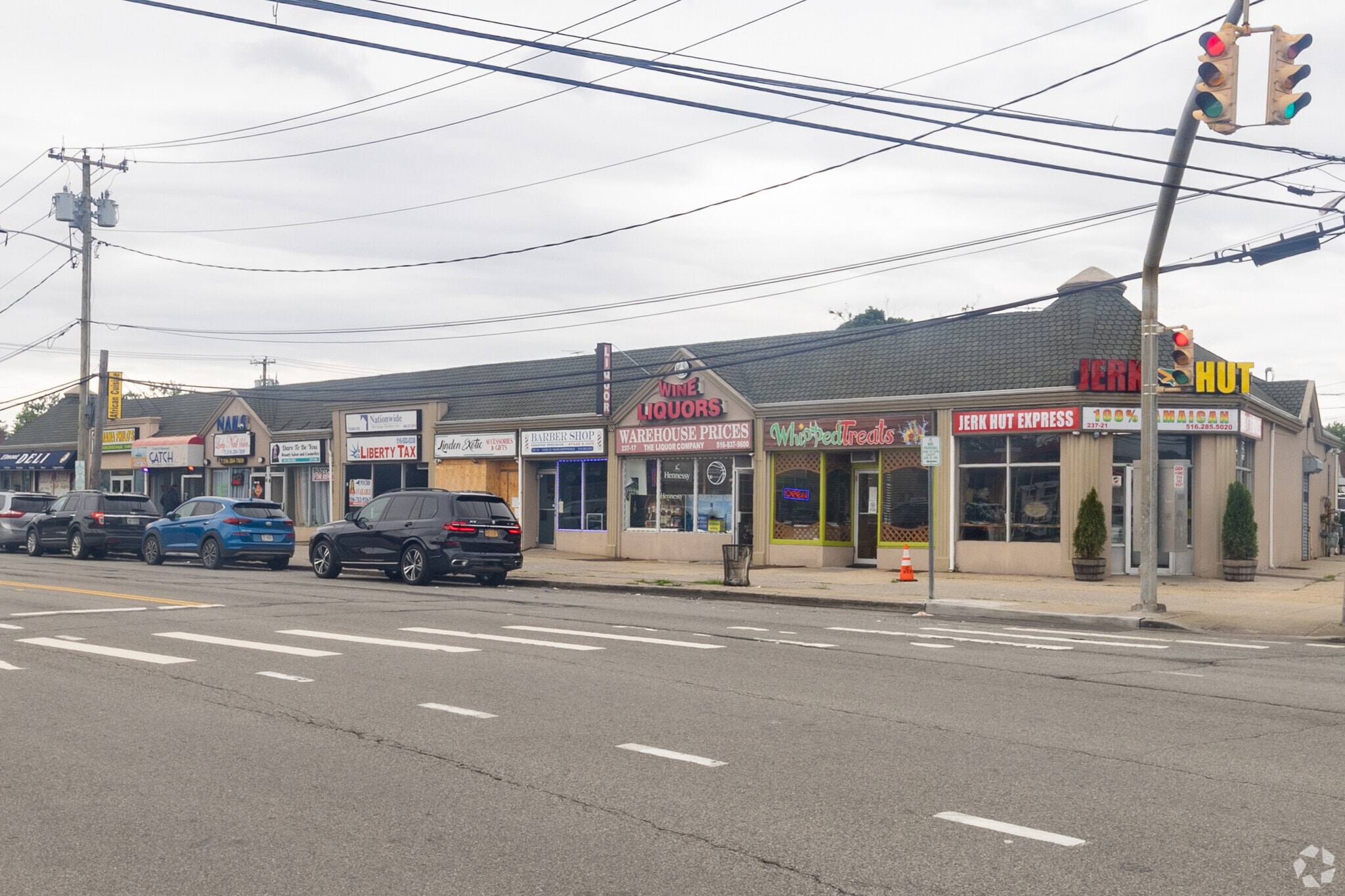 237-01-237-21 Linden Blvd, Elmont, NY à louer Photo principale- Image 1 de 4