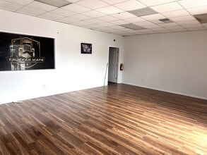 333-351 Airport Pulling Rd N, Naples, FL for lease Interior Photo- Image 2 of 11