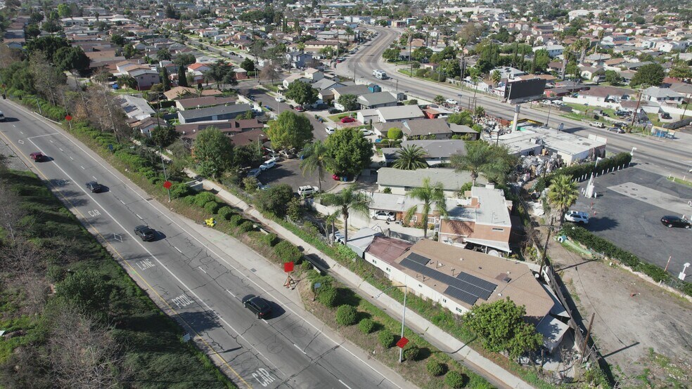 1132 E Imperial Hwy, Los Angeles, CA à vendre - Vidéo sur l’inscription commerciale - Image 2 de 10