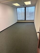 540-550 W Frontage Rd, Northfield, IL for lease Building Photo- Image 2 of 2