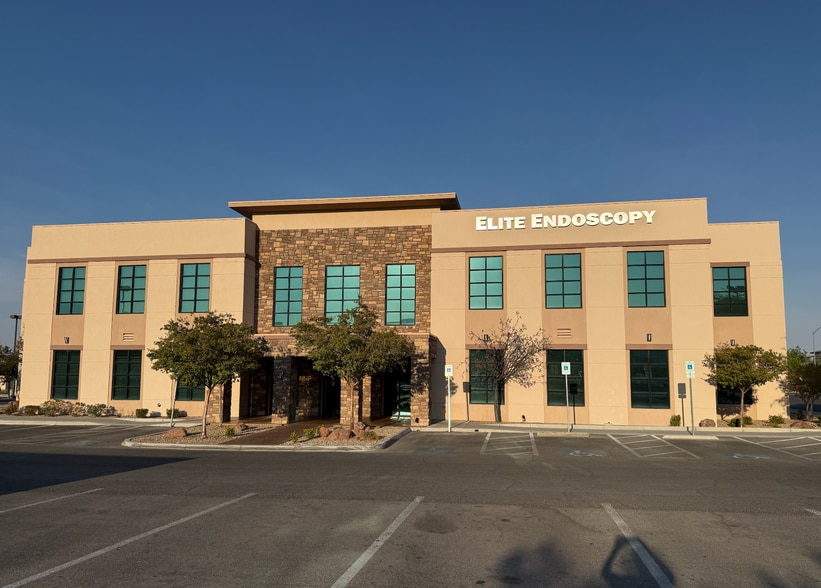 9120 W Post Rd, Las Vegas, NV à louer - Photo du bâtiment - Image 3 de 18