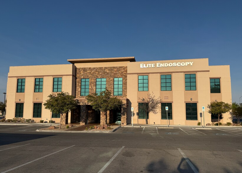 9120 W Post Rd, Las Vegas, NV à louer - Photo du bâtiment - Image 3 de 16