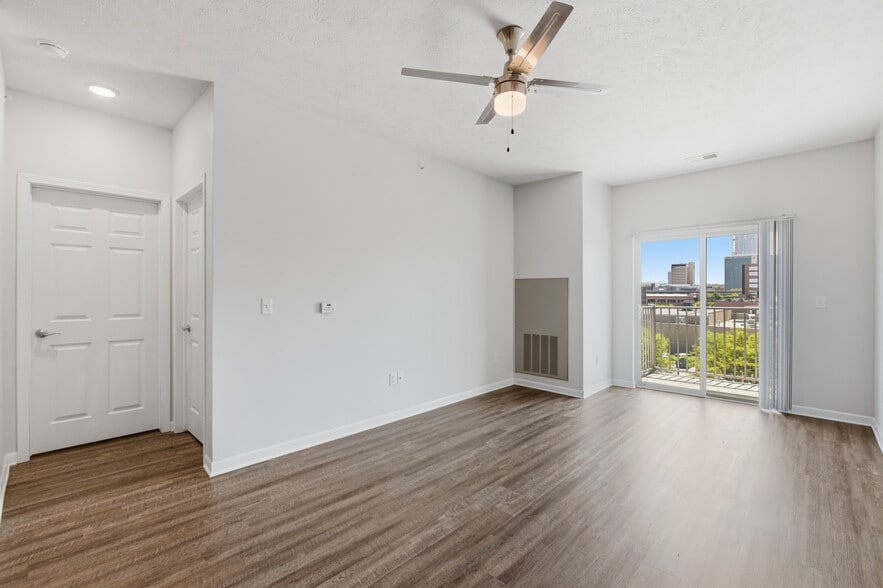 1015 N 16th St, Omaha, NE for sale - Interior Photo - Image 2 of 54