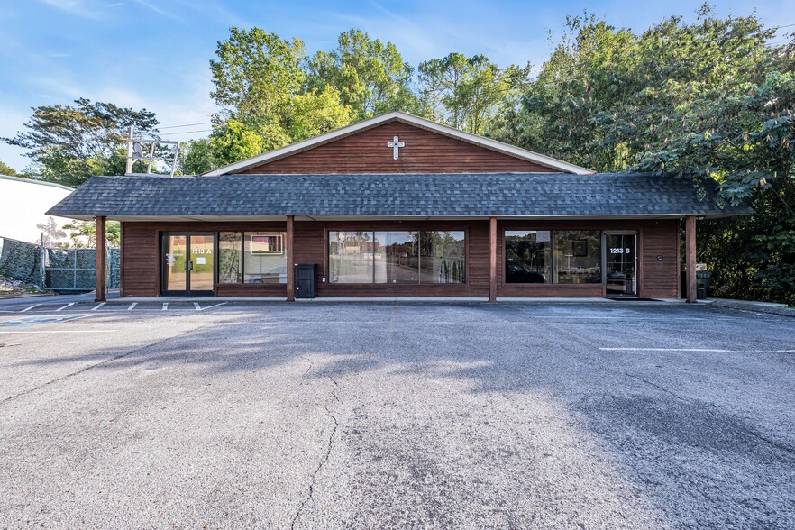 1213 W Gaines St, Lawrenceburg, TN for lease - Building Photo - Image 1 of 8