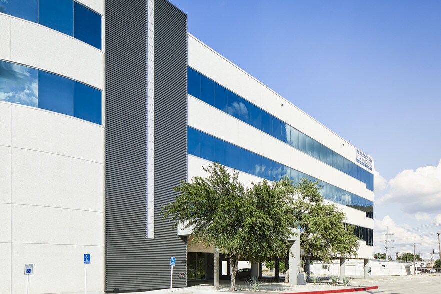 8610 Broadway St, San Antonio, TX à louer - Photo du bâtiment - Image 2 de 11