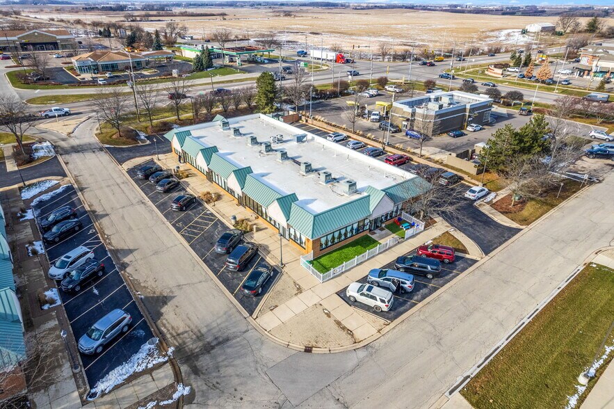 108 Valley Dr, Elburn, IL à louer - Photo du bâtiment - Image 2 de 12