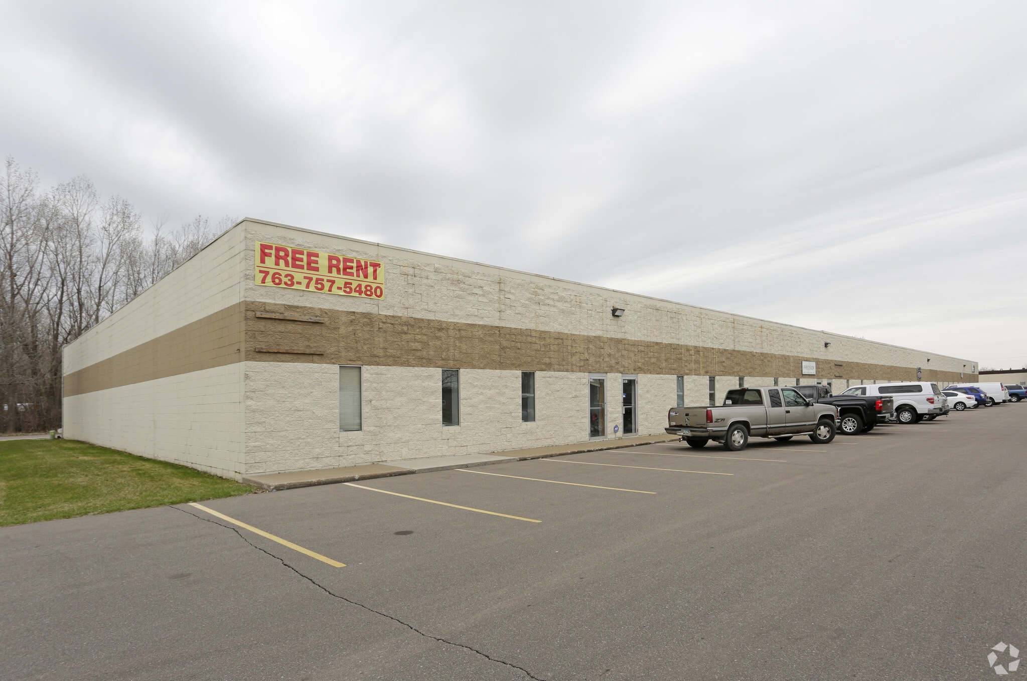 9197-9261 NE Davenport St, Blaine, MN for lease Primary Photo- Image 1 of 6