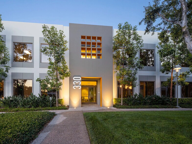 200 Commerce Dr, Irvine, CA à louer - Photo du bâtiment - Image 3 de 38