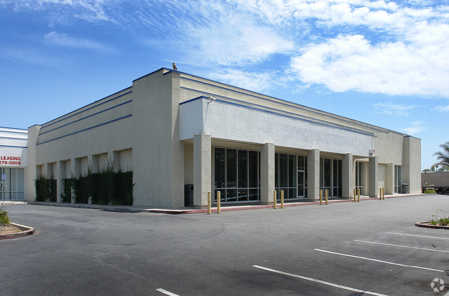 1107 S Harbor Blvd, Santa Ana, CA for lease - Building Photo - Image 1 of 7