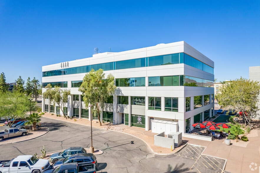 501 N 44th St, Phoenix, AZ à louer - Photo du bâtiment - Image 2 de 8