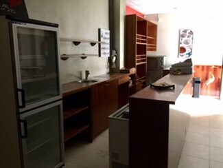 Plus de détails pour Multi-résidentiel à vendre