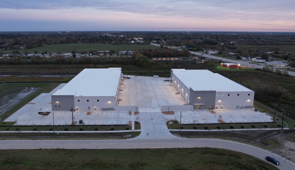 2151 County Road 220, Angleton, TX à louer - Photo du bâtiment - Image 1 de 7