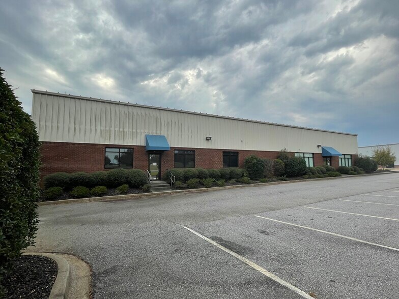 615 McGee Rd, Anderson, SC à louer - Photo du bâtiment - Image 3 de 31