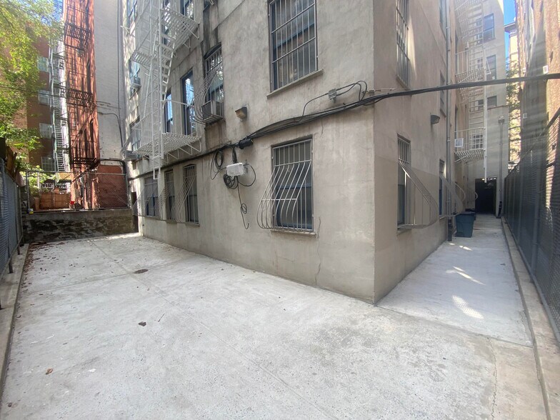 218 W 113th St, New York, NY à louer - Photo du bâtiment - Image 2 de 11