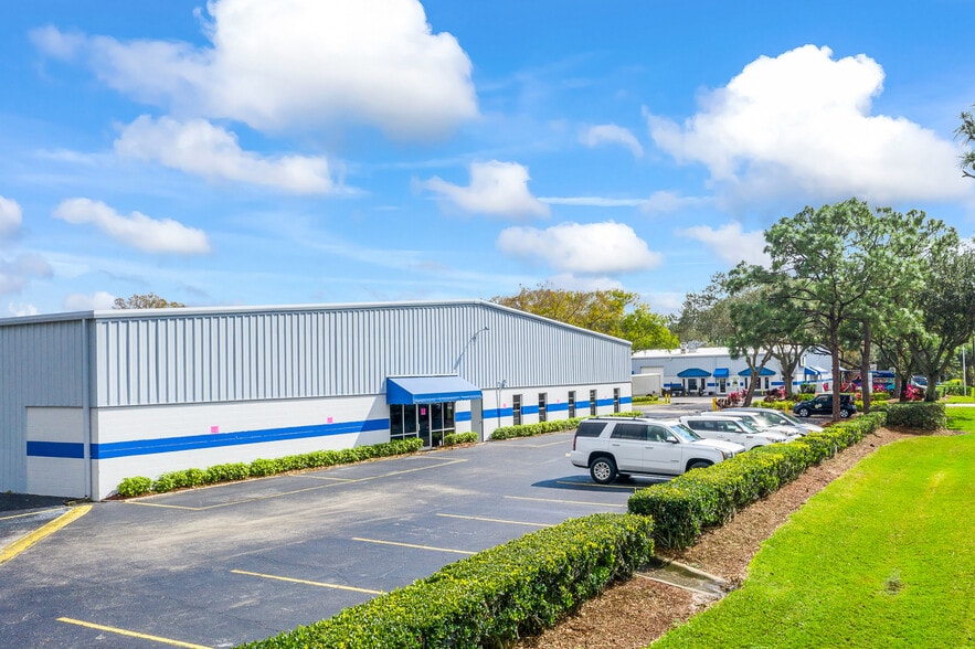 4450 Enterprise Ct, Melbourne, FL à louer - Photo du bâtiment - Image 3 de 4