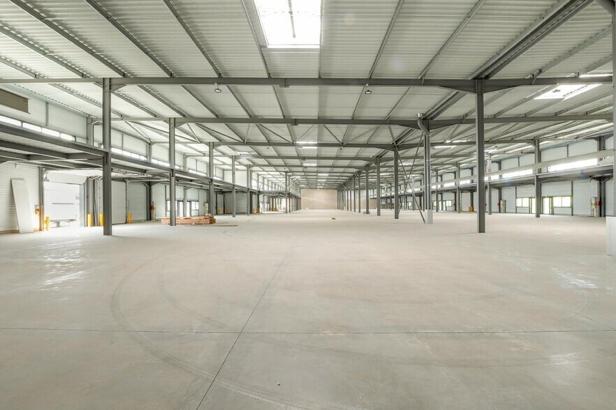 Flex in Aulnay-sous-Bois for lease - Interior Photo - Image 2 of 8