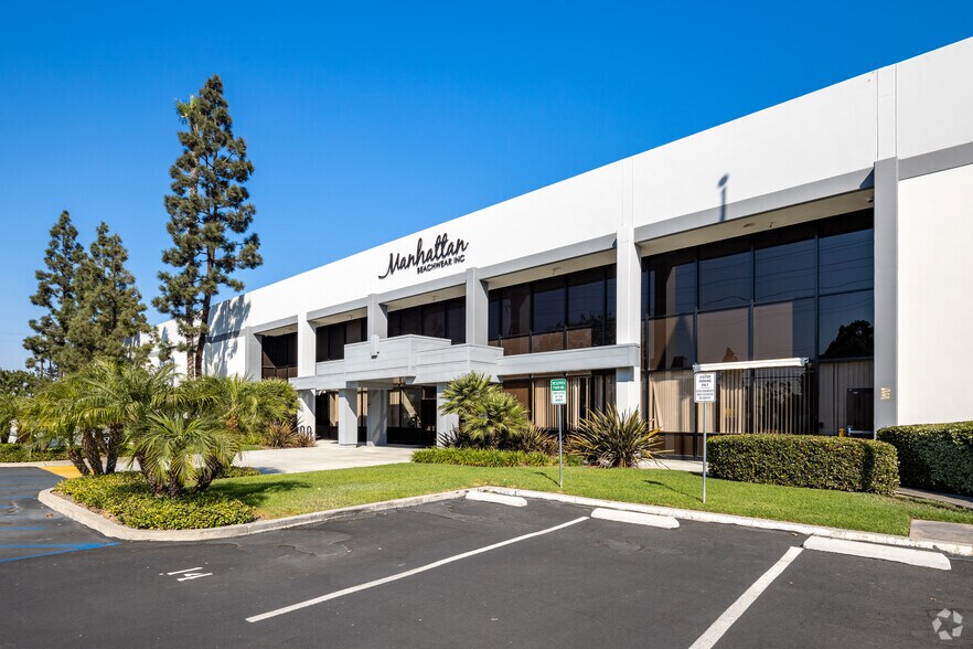 6300-6340 Valley View St, Buena Park, CA for lease - Primary Photo - Image 1 of 9