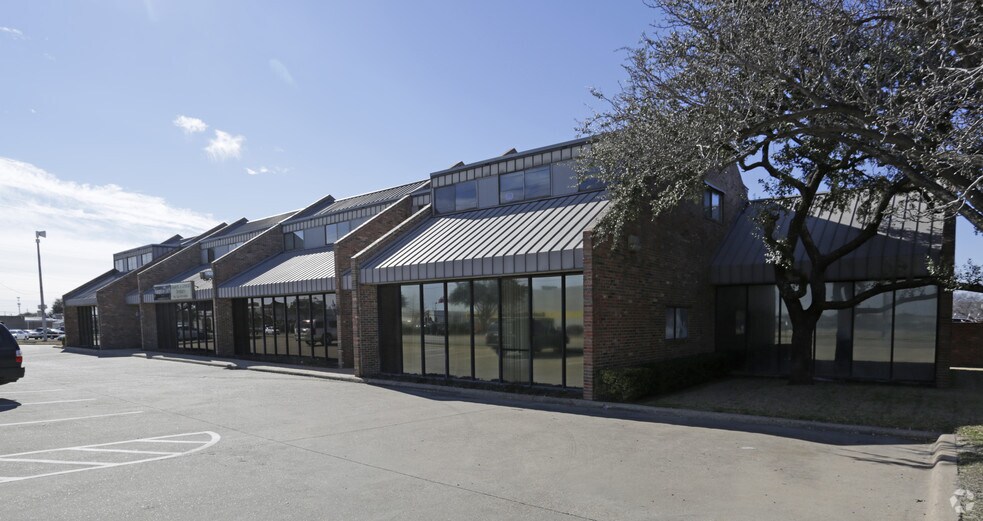 10995 Plano Rd, Dallas, TX à louer - Photo du bâtiment - Image 3 de 5