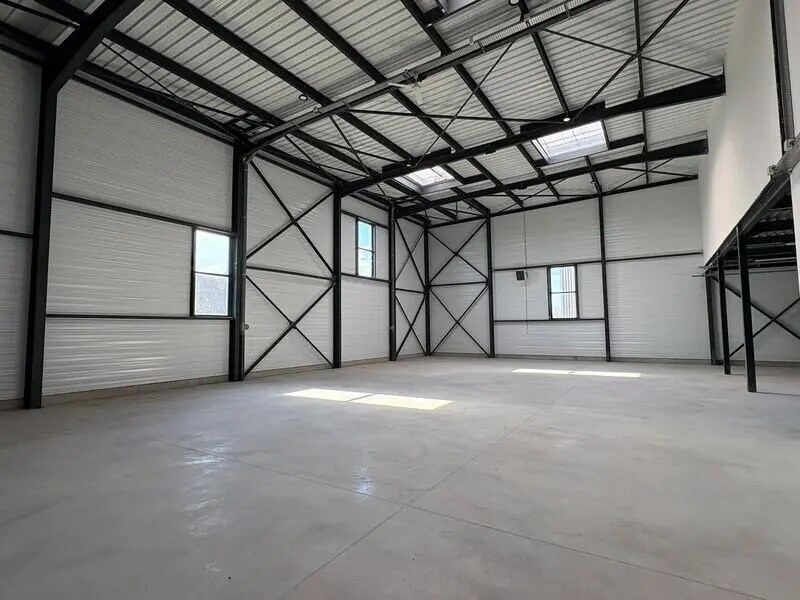 Office in Colombier-Saugnieu for lease Interior Photo- Image 1 of 9