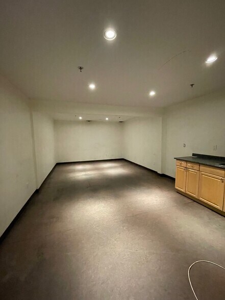 14507-14535 112th Ave NW, Edmonton, AB à louer - Photo du bâtiment - Image 3 de 9