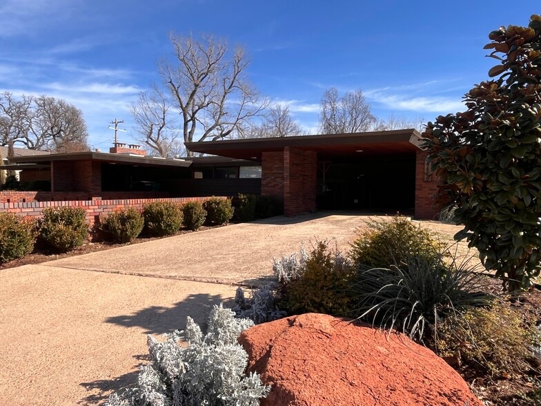 4612 N Harvey Pky, Oklahoma City, OK for lease - Building Photo - Image 2 of 2