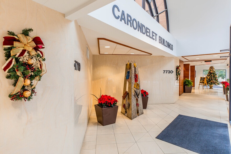 7730 Carondelet Ave, Clayton, MO à louer - Photo du bâtiment - Image 2 de 6