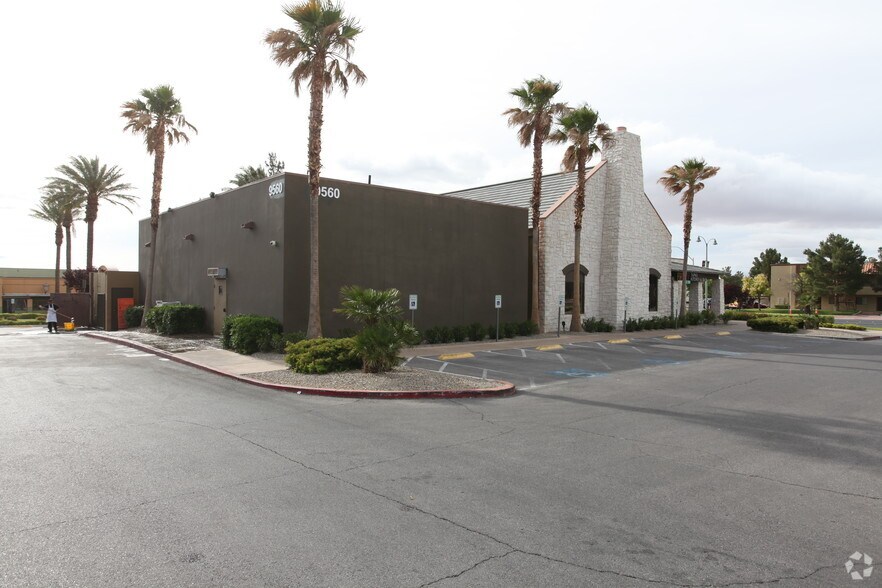 9560 W Sahara Ave, Las Vegas, NV à louer - Photo du bâtiment - Image 3 de 3
