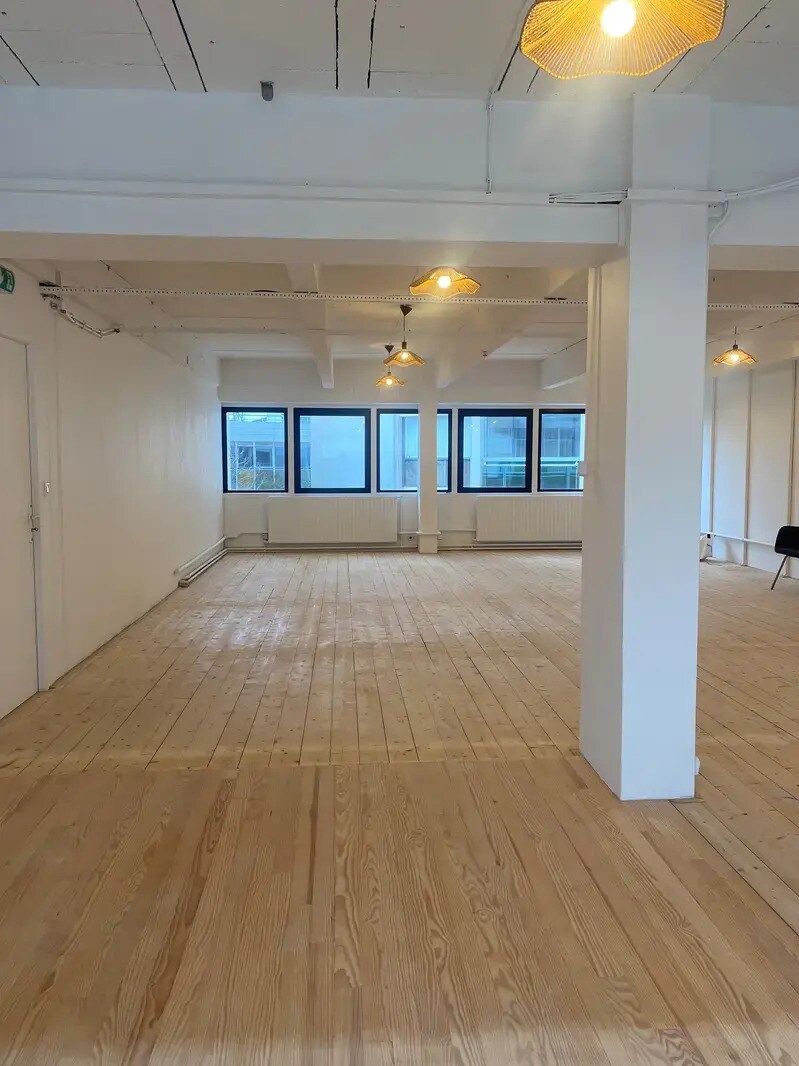 Office in Bordeaux for lease Interior Photo- Image 1 of 6