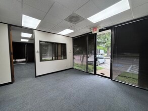 1416-1428 N Sam Houston Pky E, Houston, TX for lease Building Photo- Image 1 of 6