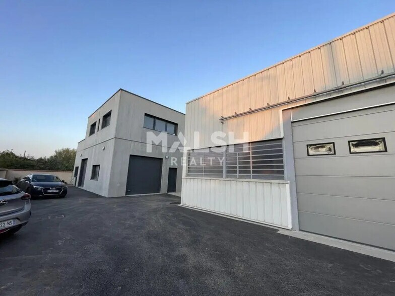 Bureau dans Villeurbanne à louer - Photo du bâtiment - Image 1 de 18