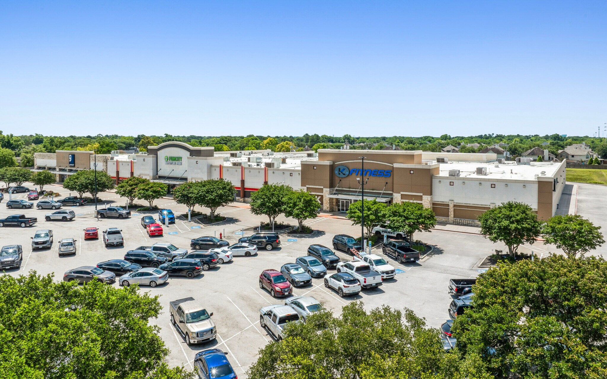 Fairmont Parkway Shopping Center portefeuille de 4 propriétés à vendre sur LoopNet.ca Photo du bâtiment- Image 1 de 13