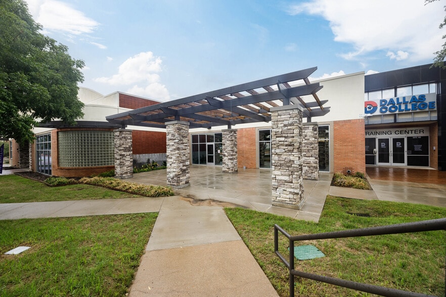 4315 S Lancaster Rd, Dallas, TX for lease - Building Photo - Image 1 of 10
