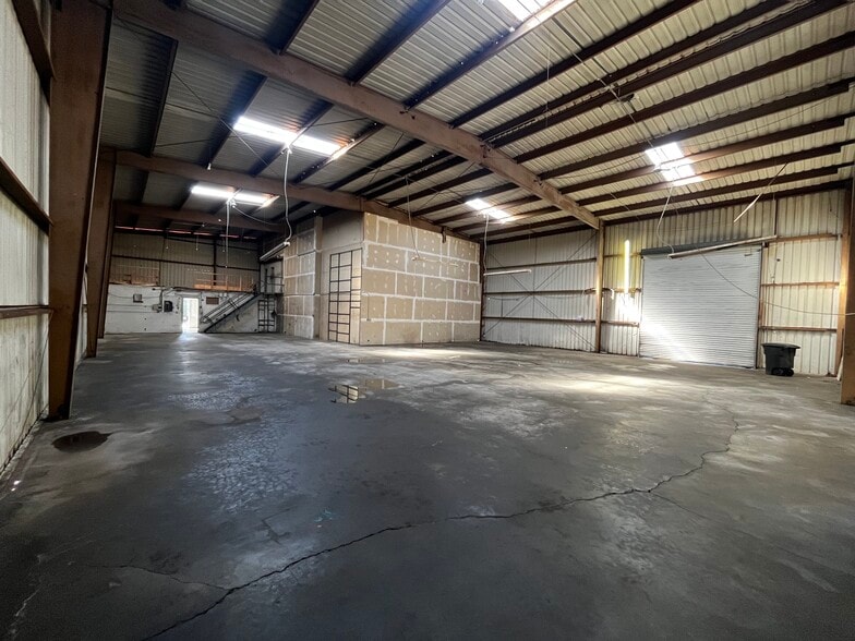 7671 Liberty Dr, Huntington Beach, CA for lease - Building Photo - Image 3 of 4