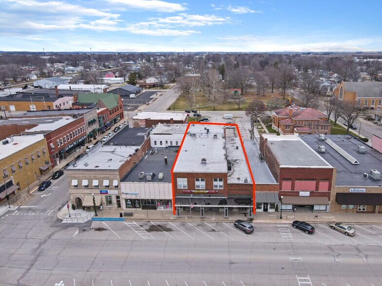 608 Broadway St, Lincoln, IL à vendre - Photo du bâtiment - Image 2 de 17