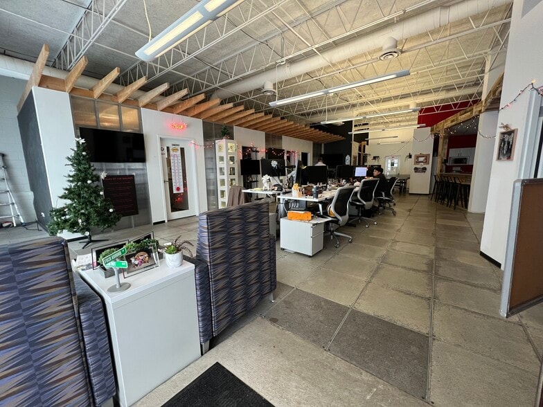 111 Adell Pl, Elmhurst, IL à louer - Photo du bâtiment - Image 3 de 17