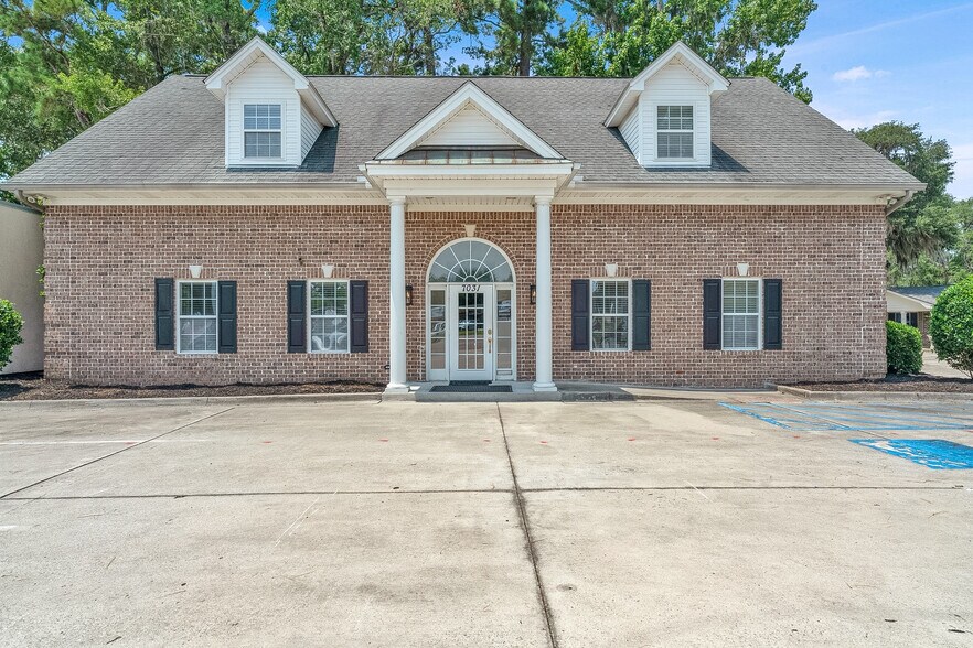 7031 Hodgson Memorial Dr, Savannah, GA à louer - Photo du bâtiment - Image 3 de 11