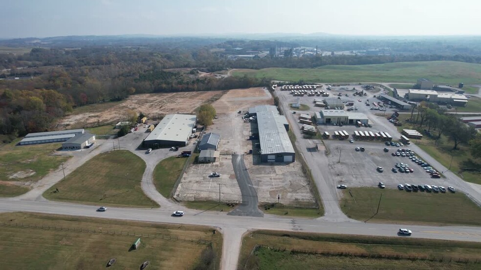 1230 Industrial Park Rd, Columbia, TN à louer - Vid o sur l inscription commerciale - Image 3 de 35