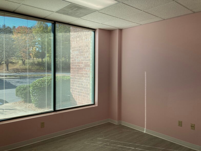 3050 Royal Blvd S, Alpharetta, GA for lease - Interior Photo - Image 2 of 9