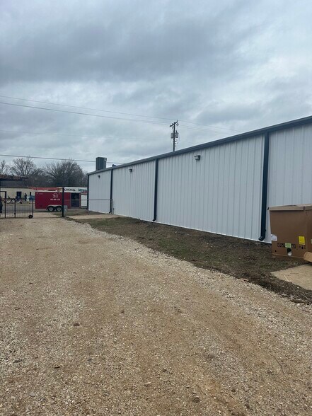 303 S Main St, Gladewater, TX à vendre - Photo du bâtiment - Image 3 de 6