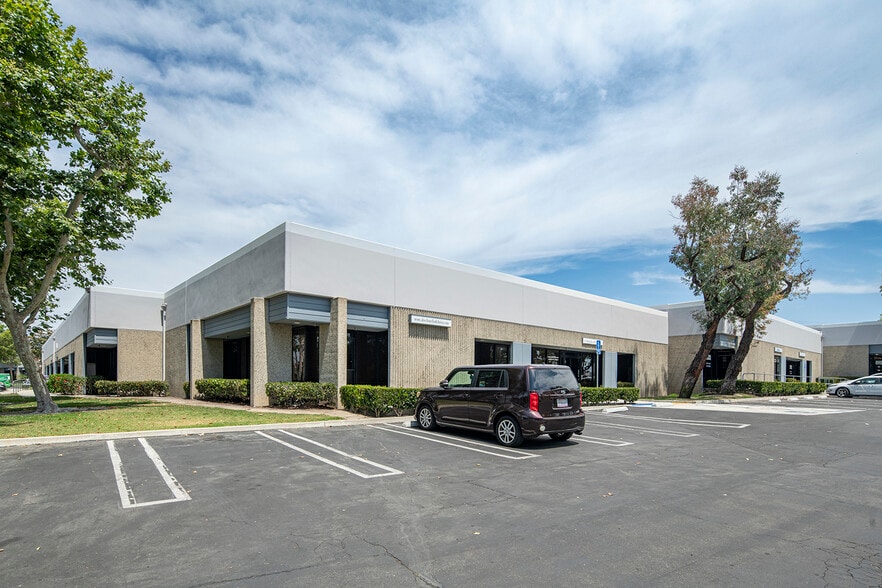15791 Rockfield Blvd, Irvine, CA for lease - Building Photo - Image 1 of 27