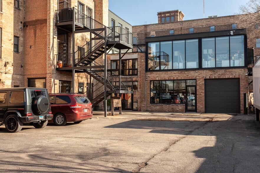 2425 W 14th St, Chicago, IL à louer - Photo du bâtiment - Image 3 de 63