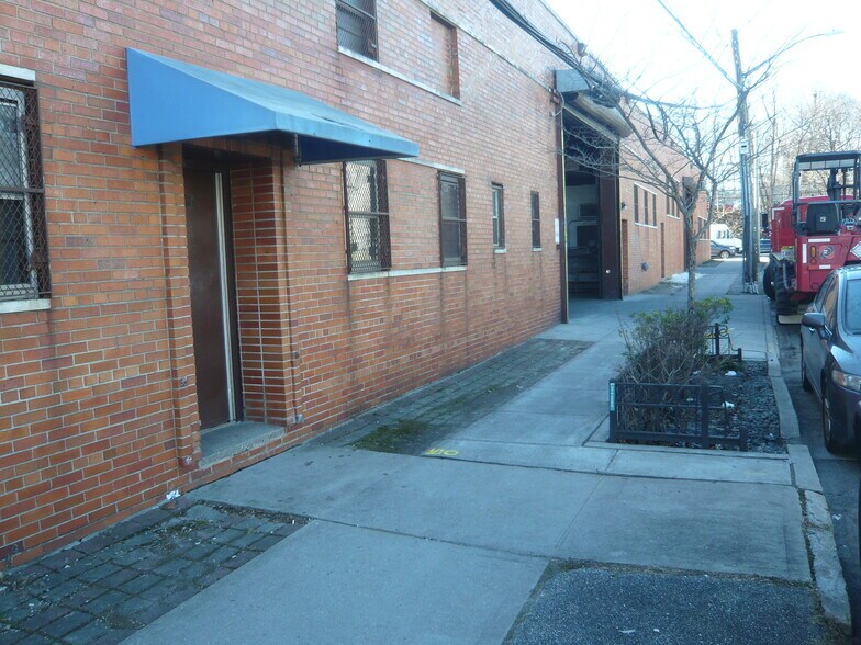 3700 Dyre Ave, Bronx, NY à louer - Photo du bâtiment - Image 2 de 10