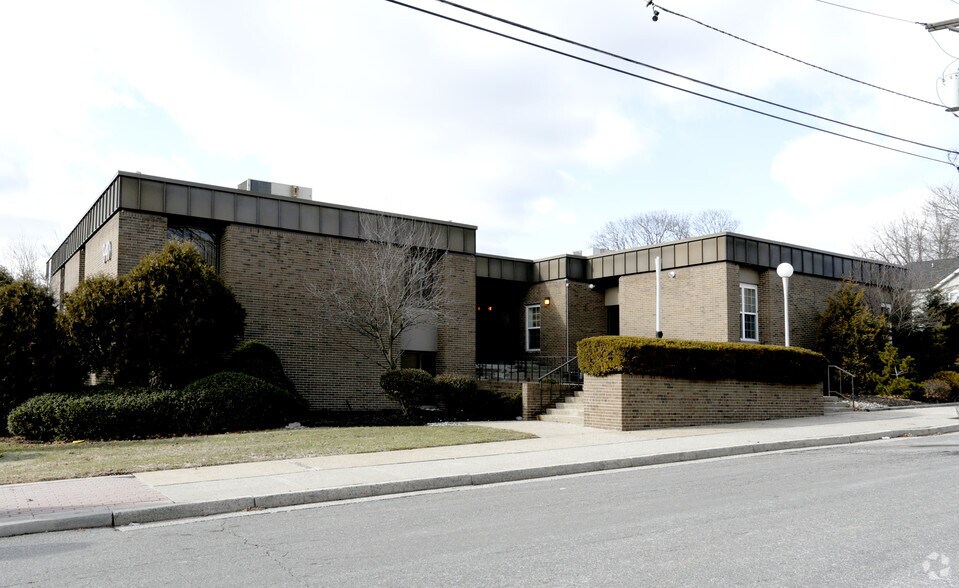940 Amboy Ave, Edison, NJ à louer - Photo du bâtiment - Image 2 de 2