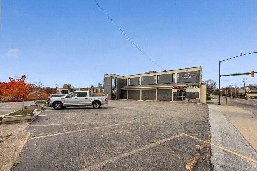 680 E Market St, Akron, OH à vendre - Photo du bâtiment - Image 3 de 29