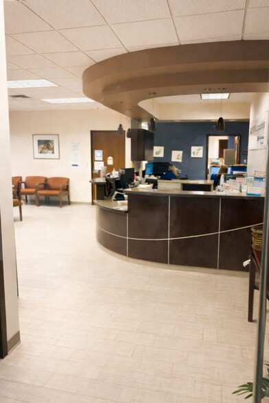 9426-9498 Manchester Rd, Saint Louis, MO for lease - Building Photo - Image 2 of 8