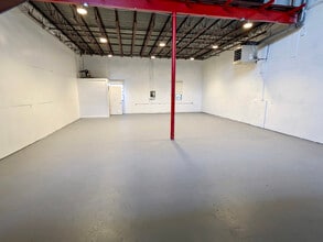 104-142 S Collins St, Arlington, TX for lease Interior Photo- Image 2 of 5