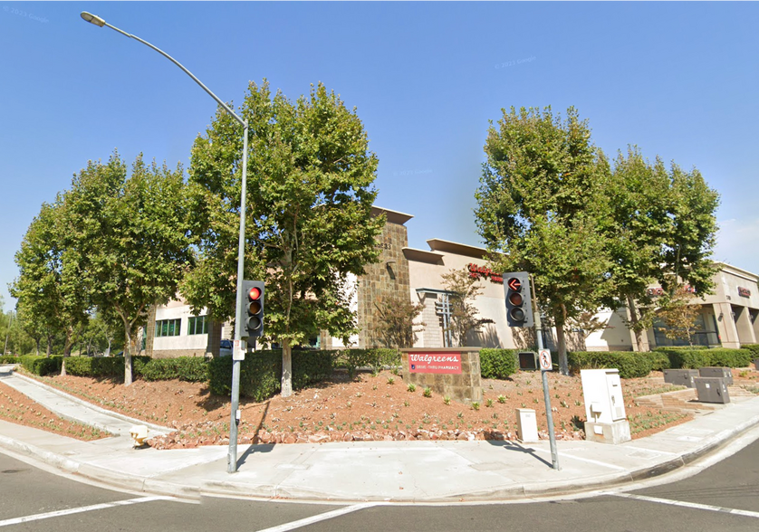 25533 Marguerite Pky, Mission Viejo, CA à vendre - Photo du bâtiment - Image 2 de 10